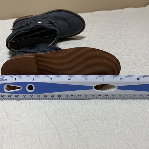 7US Faux Suede Boots by Old Navy - Picture 15 of 15